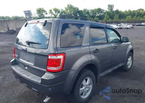 2010 Ford Escape Xlt z USA, uszkodzony, nr VIN 1FMCU9D7XAKC42163